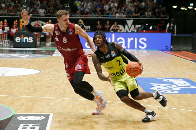 3 Matchday of the easyCredit BBL Basketball Bundesliga at Messe Chemnitz Season 2021 2022 NINERS Chemnitz vs Medi Bayreuth Jan Niklas Wimberg NINERS Chemnitz 8 left Sacar Anim Medi Bayreuth 2 right