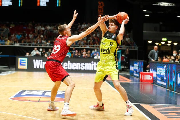 3 Matchday of the easyCredit BBL Basketball Bundesliga at Messe Chemnitz Season 2021 2022 NINERS Chemnitz vs Medi Bayreuth Mindaugas Susinskas NINERS Chemnitz 29 left Kay Bruhnke Medi Bayreuth 9 right