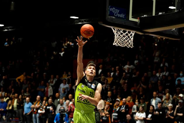 09 10 2021, easyCredit Basketball Bundesliga, BBL, 2021 2022 season, men, Chemnitz Niners Medi Bayreuth Andreas Seiferth, Medi Bayreuth Chemnitz Fair Chemnitz Saxony Germany