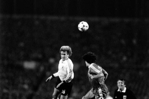 16.10.85 Deutschland - Portugal Deutschland, Stuttgart, 16.10.1985, Fussball, WM Qualifikation, DFB Deutschland - Portugal (0:1): (Deutschland). *** 16 10 85 Germany Portugal Germany, Stuttgart, 16 10 1985, Football, World Cup Qualification, DFB Germany Portugal 0 1 Germany