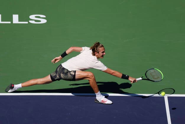 October 09, 2021 Sebastian Korda returns a shot against Francis Tiafoe during the 2021 BNP Paribas Open at Indian Wells Tennis Garden in Indian Wells, California. Mandatory Photo Credit : CSM Indian Wells United States of America - ZUMAc04_ 20211009_zaf_c04_350 Copyright: xCharlesxBausx