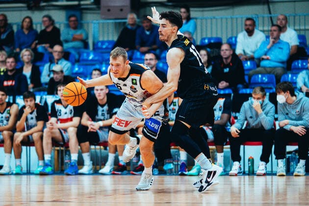 BB 2BL BSW Sixers SBB Baskets Frederik Rungby 26 BSW Sixers , Philipp Lieser 11 SBB Baskets during the season 2021 22 men in the Barmer 2 Bundesliga ProB between BSW Sixers and SBB Baskets Wolmirstedt at the Ballsporthalle Sandersdorf on 9 October 2021 in Sandersdorf, Saxony Anhalt, Germany