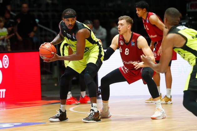 3 Matchday of the easyCredit BBL Basketball Bundesliga at Messe Chemnitz Season 2021 2022 NINERS Chemnitz vs Medi Bayreuth Jan Niklas Wimberg NINERS Chemnitz 8 right Terry Allen Medi Bayreuth 15 left