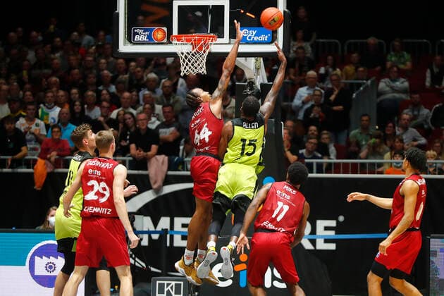 3 Matchday of the easyCredit BBL Basketball Bundesliga at Messe Chemnitz Season 2021 2022 NINERS Chemnitz vs Medi Bayreuth Darion Atkins NINERS Chemnitz 44 left Terry Allen Medi Bayreuth 15 right