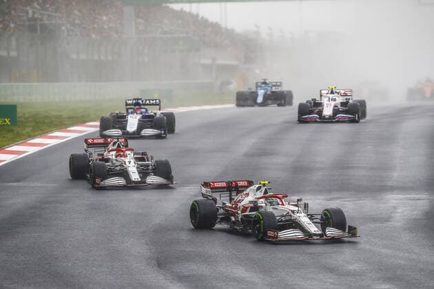 99 GIOVINAZZI Antonio (ita), Alfa Romeo Racing ORLEN C41, action and 07 RAIKKONEN Kimi (fin), Alfa Romeo Racing ORLEN C41 during the Formula 1 Rolex Turkish Grand Prix 2021, 16th round of the 2021 FIA Formula One World Championship, WM, Weltmeisterschaft from October 8 to 10, 2021 on the Istanbul Park, in Tuzla, Turkey - F1 - TURKISH GRAND PRIX 2021 - RACE DPPI Panoramic  _B2_9986