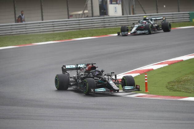 44 HAMILTON Lewis (gbr), Mercedes AMG F1 GP W12 E Performance, action during the Formula 1 Rolex Turkish Grand Prix 2021, 16th round of the 2021 FIA Formula One World Championship, WM, Weltmeisterschaft from October 8 to 10, 2021 on the Istanbul Park, in Tuzla, Turkey - F1 - TURKISH GRAND PRIX 2021 - RACE DPPI Panoramic  _B2_0023