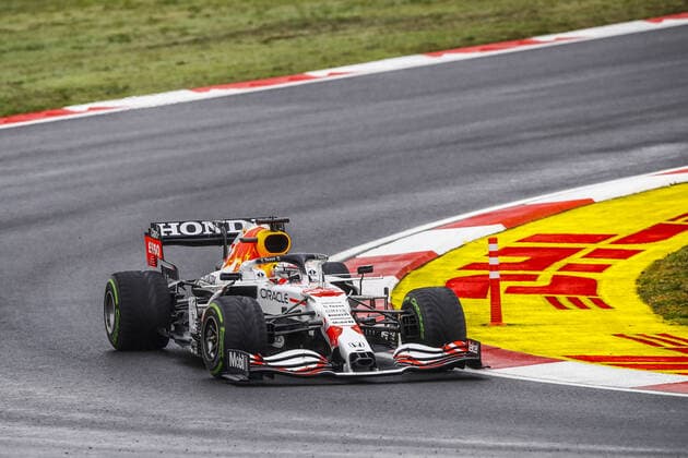 33 VERSTAPPEN Max (nld), Red Bull Racing Honda RB16B, action during the Formula 1 Rolex Turkish Grand Prix 2021, 16th round of the 2021 FIA Formula One World Championship, WM, Weltmeisterschaft from October 8 to 10, 2021 on the Istanbul Park, in Tuzla, Turkey - F1 - TURKISH GRAND PRIX 2021 - RACE DPPI Panoramic  _B2_0095