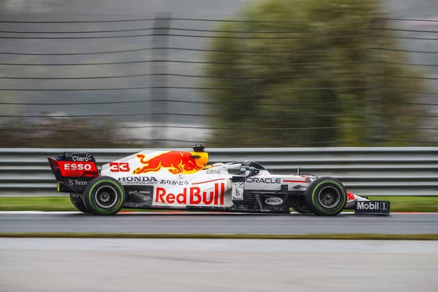 33 VERSTAPPEN Max (nld), Red Bull Racing Honda RB16B, action during the Formula 1 Rolex Turkish Grand Prix 2021, 16th round of the 2021 FIA Formula One World Championship, WM, Weltmeisterschaft from October 8 to 10, 2021 on the Istanbul Park, in Tuzla, Turkey - F1 - TURKISH GRAND PRIX 2021 - RACE DPPI Panoramic  _B2_0268