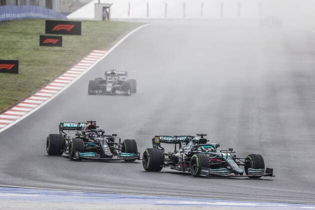 18 STROLL Lance (can), Aston Martin F1 AMR21, action and 44 HAMILTON Lewis (gbr), Mercedes AMG F1 GP W12 E Performance during the Formula 1 Rolex Turkish Grand Prix 2021, 16th round of the 2021 FIA Formula One World Championship, WM, Weltmeisterschaft from October 8 to 10, 2021 on the Istanbul Park, in Tuzla, Turkey - F1 - TURKISH GRAND PRIX 2021 - RACE DPPI Panoramic  _F2_1425