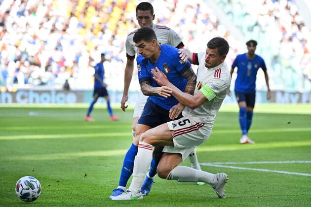 Italian Giovanni Di Lorenzo and Belgium s Jan Vertonghen fight for the ball during a soccer game between Belgian national team, Nationalteam Red Devils and Italy, the Nations League third-place play-off, in Torino, Italy, on Sunday 10 October 2021. DIRKxWAEM  x3110884x