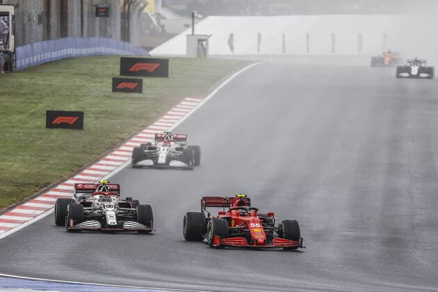 55 SAINZ Carlos (spa), Scuderia Ferrari SF21, action and 99 GIOVINAZZI Antonio (ita), Alfa Romeo Racing ORLEN C41 during the Formula 1 Rolex Turkish Grand Prix 2021, 16th round of the 2021 FIA Formula One World Championship, WM, Weltmeisterschaft from October 8 to 10, 2021 on the Istanbul Park, in Tuzla, Turkey - F1 - TURKISH GRAND PRIX 2021 - RACE DPPI Panoramic  _F2_1421