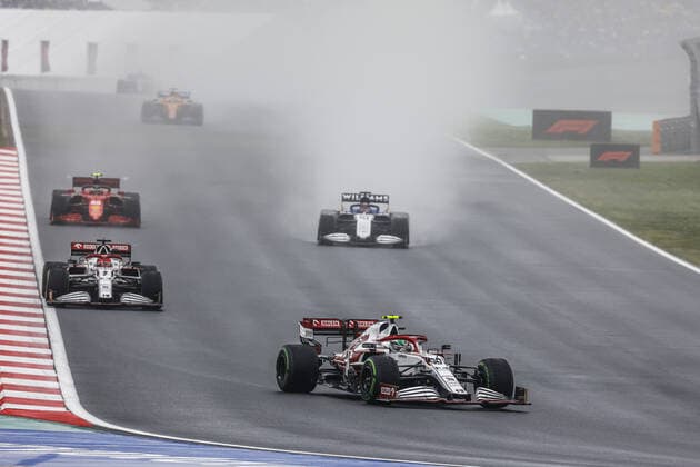 99 GIOVINAZZI Antonio (ita), Alfa Romeo Racing ORLEN C41, action and 07 RAIKKONEN Kimi (fin), Alfa Romeo Racing ORLEN C41 during the Formula 1 Rolex Turkish Grand Prix 2021, 16th round of the 2021 FIA Formula One World Championship, WM, Weltmeisterschaft from October 8 to 10, 2021 on the Istanbul Park, in Tuzla, Turkey - F1 - TURKISH GRAND PRIX 2021 - RACE DPPI Panoramic  _F2_1408