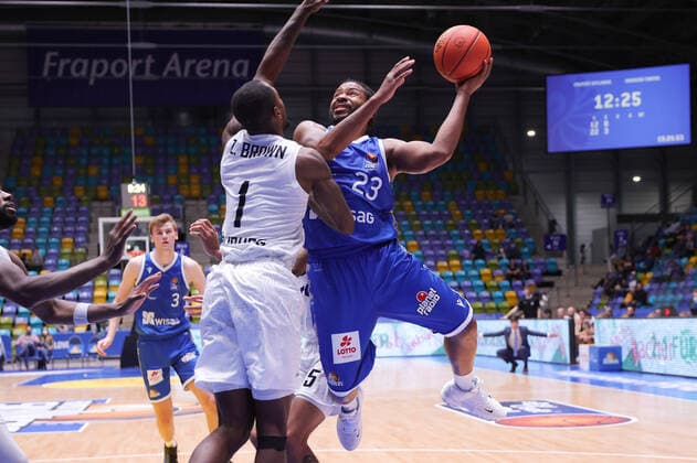 Fraport Skyliners Hamburg Towers, easyCredit BBL Quantez Robertson Fraport Skyliners, 23 vs Zach Brown Hamburg Towers, 1 easyCredit BBL basketball match between Fraport Skyliners and Hamburg Towers on October 10, 2021 at Fraport Arena in Frankfurt am Main , Frankfurt am Main Hesse Germany Fraport Arena