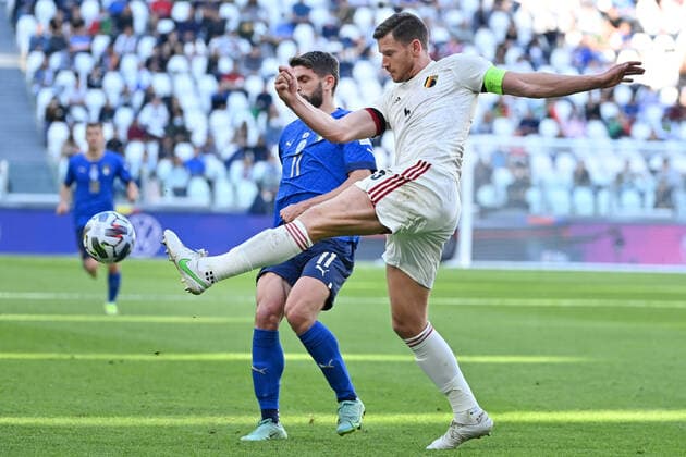 Italian Domenico Berardi and Belgium s Jan Vertonghen fight for the ball during a soccer game between Belgian national team, Nationalteam Red Devils and Italy, the Nations League third-place play-off, in Torino, Italy, on Sunday 10 October 2021. DIRKxWAEM  x3110944x