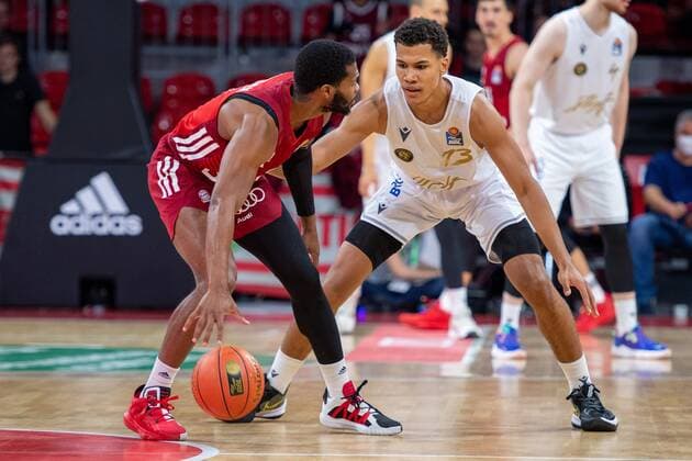 Corey Walden 2 FC Bayern , Brandon Tischler 13 Loewen Braunschweig , FC Bayern Basketball vs Loewen Braunschweig, easyCredit BBL, 10 10 2021 Muenchen Bayern Germany Copyright: xkolbert-press UlrichxGamelx