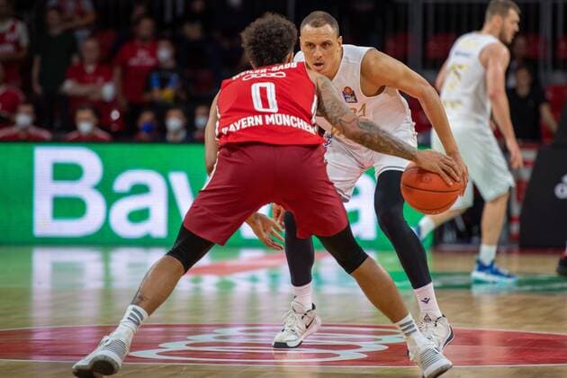 Nick Weiler Babb 0 FC Bayern , Robin Amaize 21 Loewen Braunschweig , FC Bayern Basketball vs Loewen Braunschweig, easyCredit BBL, 10 10 2021 Muenchen Bayern Germany Copyright: xkolbert-press UlrichxGamelx