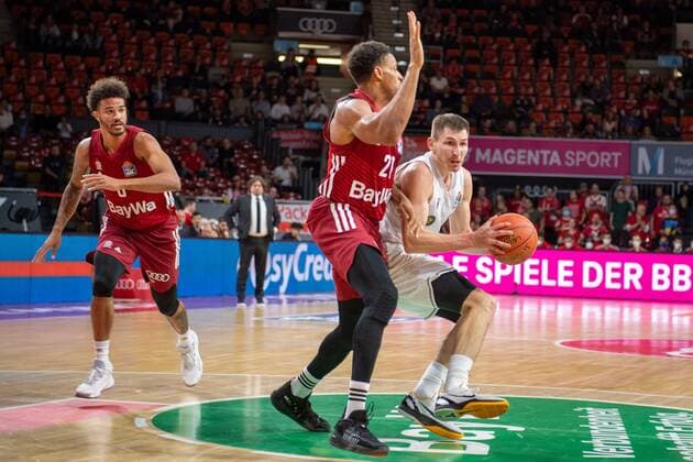 Nick Weiler Babb 0 FC Bayern , Augustine Rubit 21 FC Bayern , David Kraemer 1 Loewen Braunschweig , FC Bayern Basketball vs Loewen Braunschweig, easyCredit BBL, 10 10 2021 Muenchen Bayern Germany Copyright: xkolbert-press UlrichxGamelx