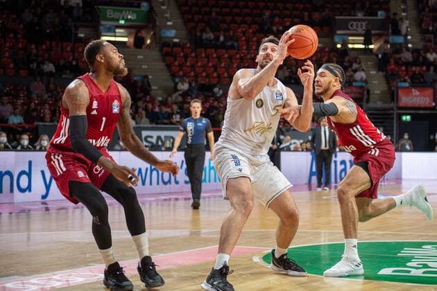 Thomas Deshaun 1 FC Bayern , Owen Klassen 5 Loewen Braunschweig , Gavin Schilling 34 FC Bayern , FC Bayern Basketball vs Loewen Braunschweig, easyCredit BBL, 10 10 2021 Muenchen Bayern Germany Copyright: xkolbert-press UlrichxGamelx