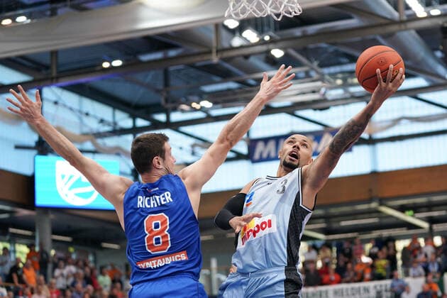GER, Basketball, Bundesliga, Maenner, 2021 2022, 3 Spieltag, Syntainics MBC HARKO Merlins Crailsheim, 10 10 2021, v l Johannes Richter MBC, 8 , Maurice Stuckey Crailsheim, 3 GER, Basketball, Bundesliga, Maenner, 2021 2022, 3 Spieltag, Syntainics MBC HARKO Merlins Crailsheim, 10 10 2021, Copyright: xSchulz Eibner-Pressefotox ep_eer