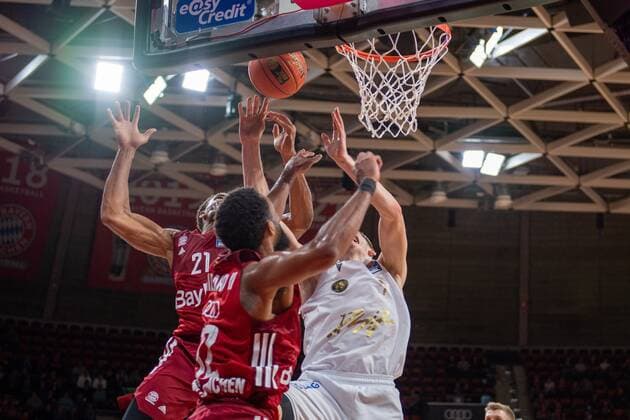 Augustine Rubit 21 FC Bayern , Darrun Hilliard 32 FC Bayern , David Kraemer 1 Loewen Braunschweig , FC Bayern Basketball vs Loewen Braunschweig, easyCredit BBL, 10 10 2021 Muenchen Bayern Germany Copyright: xkolbert-press UlrichxGamelx