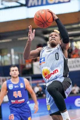 GER, Basketball, Bundesliga, Maenner, 2021 2022, 3 Spieltag, Syntainics MBC HARKO Merlins Crailsheim, 10 10 2021, v l Nikola Rebic MBC, 44 , T J Shorts Crailsheim, 0 GER, Basketball, Bundesliga, Maenner, 2021 2022, 3 Spieltag, Syntainics MBC HARKO Merlins Crailsheim, 10 10 2021, Copyright: xSchulz Eibner-Pressefotox ep_eer