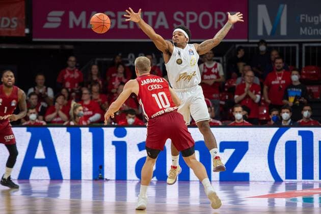Ognjen Jaramaz 10 FC Bayern , Tookie Brown 0 Loewen Braunschweig , FC Bayern Basketball vs Loewen Braunschweig, easyCredit BBL, 10 10 2021 Muenchen Bayern Germany Copyright: xkolbert-press UlrichxGamelx