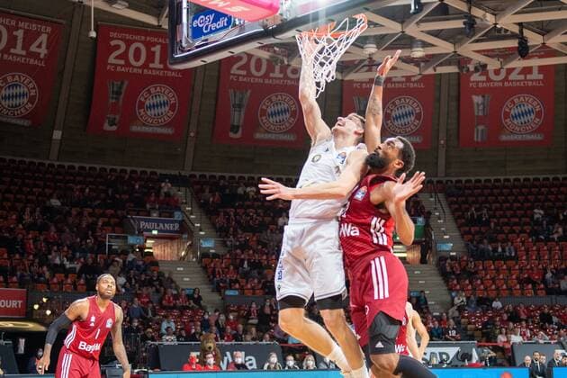 Robin Amaize 21 Loewen Braunschweig , Darrun Hilliard 32 FC Bayern , FC Bayern Basketball vs Loewen Braunschweig, easyCredit BBL, 10 10 2021 Muenchen Bayern Germany Copyright: xkolbert-press UlrichxGamelx