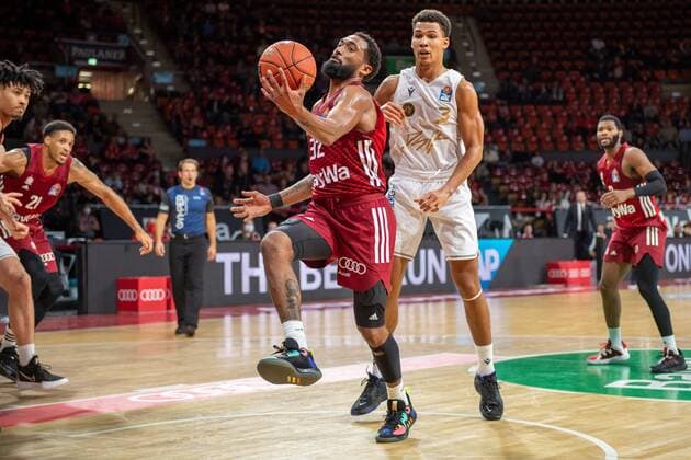 Darrun Hilliard 32 FC Bayern , Nicolas Tischler 3 Loewen Braunschweig , FC Bayern Basketball vs Loewen Braunschweig, easyCredit BBL, 10 10 2021 Muenchen Bayern Germany Copyright: xkolbert-press UlrichxGamelx