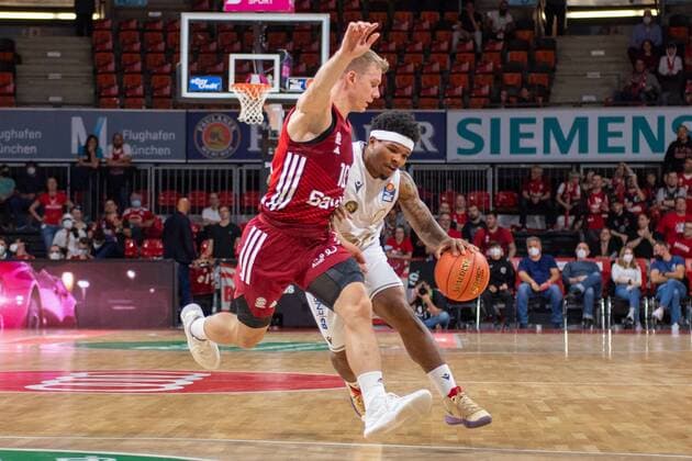 Ognjen Jaramaz 10 FC Bayern , Tookie Brown 0 Loewen Braunschweig , FC Bayern Basketball vs Loewen Braunschweig, easyCredit BBL, 10 10 2021 Muenchen Bayern Germany Copyright: xkolbert-press UlrichxGamelx