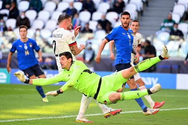 TORINO, ITALY - OCTOBER 10 : Thibaut Courtois goalkeeper of Belgium during to the UEFA Nations League Finals 2021 Third Place match between Italy and Belgium on October 10, 2021 in Torino, Italy, 10 10 2021 ( Italy v Belgium UEFA Nations League Third Place Match PhotoNews Panoramic 