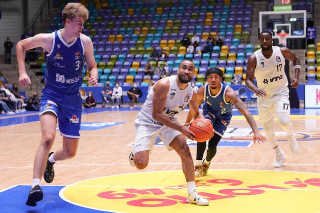 Fraport Skyliners Hamburg Towers, easyCredit BBL Jabril Durham Hamburg Towers, 44 between Matt Haarms Fraport Skyliners, 3 and Donovan Donaldson Fraport Skyliners, 2 Basketball match of easyCredit BBL between Fraport Skyliners and Hamburg Towers on 10 October 2021 at Fraport Arena in Frankfurt am Main , Frankfurt am Main Hesse Germany Fraport Arena