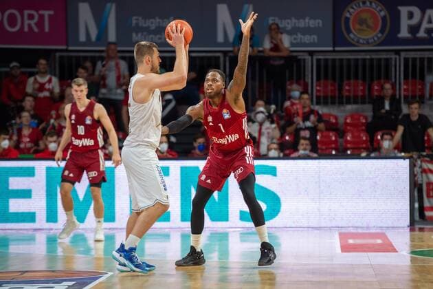 Benedikt Turudic 44 Loewen Braunschweig , Thomas Deshaun 1 FC Bayern , FC Bayern Basketball vs Loewen Braunschweig, easyCredit BBL, 10 10 2021 Muenchen Bayern Germany Copyright: xkolbert-press UlrichxGamelx