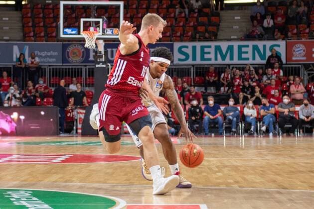Ognjen Jaramaz 10 FC Bayern , Tookie Brown 0 Loewen Braunschweig , FC Bayern Basketball vs Loewen Braunschweig, easyCredit BBL, 10 10 2021 Muenchen Bayern Germany Copyright: xkolbert-press UlrichxGamelx