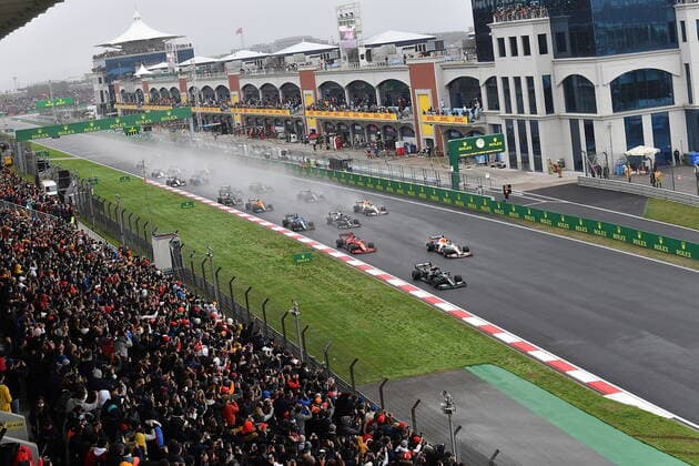 Formula 1 Turkish Grand Prix 2021 10 10 2021, Istanbul Park Circuit, Istanbul, Formula 1 Turkish Grand Prix 2021 ,in picture race start Valtteri Bottas FIN 77 , Mercedes AMG Petronas Formula One Team, Max Verstappen NEL 33 , Red Bull Racing Honda, Charles Leclerc MCO 16 , Scuderia Ferrari Mission Winnow, Sergio Perez MEX 11 , Red Bull Racing Honda, Fernando Alonso ESP 14 , Alpine F1 Team, Pierre Gasly FRA 10 , Scuderia AlphaTauri Honda,Sebastian Vettel DEU 5 , Aston Martin Cognizant Formula One Team, Lewis Hamilton GBR 44 , Mercedes AMG Petronas Formula One Team, Esteban Ocon FRA 31 , Alpine F1 Team, Lando Norris GBR 4 , McLaren F1 Team, Daniel Ricciardo AUS 3 , McLaren F1 Team nordphotoxGmbHx xBratic nph00250