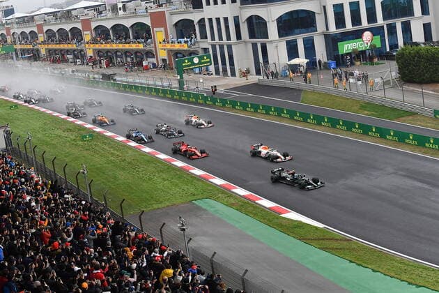 Formula 1 Turkish Grand Prix 2021 10 10 2021, Istanbul Park Circuit, Istanbul, Formula 1 Turkish Grand Prix 2021 ,in picture race start Valtteri Bottas FIN 77 , Mercedes AMG Petronas Formula One Team, Max Verstappen NEL 33 , Red Bull Racing Honda, Charles Leclerc MCO 16 , Scuderia Ferrari Mission Winnow, Sergio Perez MEX 11 , Red Bull Racing Honda, Fernando Alonso ESP 14 , Alpine F1 Team, Pierre Gasly FRA 10 , Scuderia AlphaTauri Honda,Sebastian Vettel DEU 5 , Aston Martin Cognizant Formula One Team, Lewis Hamilton GBR 44 , Mercedes AMG Petronas Formula One Team, Esteban Ocon FRA 31 , Alpine F1 Team, Lando Norris GBR 4 , McLaren F1 Team, Daniel Ricciardo AUS 3 , McLaren F1 Team nordphotoxGmbHx xBratic nph00250