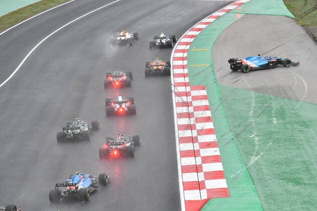 Formula 1 Turkish Grand Prix 2021 10 10 2021, Istanbul Park Circuit, Istanbul, Formula 1 Turkish Grand Prix 2021 ,in picture race start Valtteri Bottas FIN 77 , Mercedes AMG Petronas Formula One Team, Max Verstappen NEL 33 , Red Bull Racing Honda, Charles Leclerc MCO 16 , Scuderia Ferrari Mission Winnow, Sergio Perez MEX 11 , Red Bull Racing Honda, Fernando Alonso ESP 14 , Alpine F1 Team, Pierre Gasly FRA 10 , Scuderia AlphaTauri Honda,Sebastian Vettel DEU 5 , Aston Martin Cognizant Formula One Team, Lewis Hamilton GBR 44 , Mercedes AMG Petronas Formula One Team, Esteban Ocon FRA 31 , Alpine F1 Team, Lando Norris GBR 4 , McLaren F1 Team, Daniel Ricciardo AUS 3 , McLaren F1 Team spin by Fernando Alonso ESP 14 , Alpine F1 Team nordphotoxGmbHx xBratic nph00250