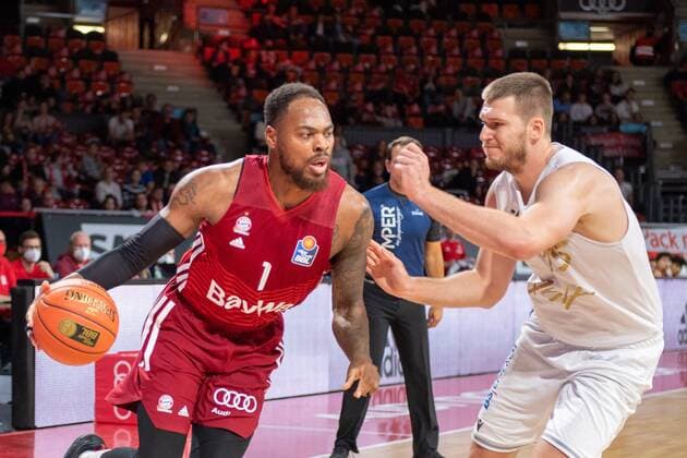 Thomas Deshaun 1 FC Bayern , Martin Peterka 15 Loewen Braunschweig , FC Bayern Basketball vs Loewen Braunschweig, easyCredit BBL, 10 10 2021 Muenchen Bayern Germany Copyright: xkolbert-press UlrichxGamelx