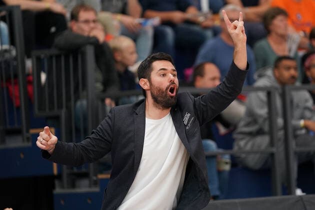 GER, Basketball, Bundesliga, Maenner, 2021 2022, 3 Spieltag, Syntainics MBC HARKO Merlins Crailsheim, 10 10 2021, Head Coach Sebastian Gleim Crailsheim GER, Basketball, Bundesliga, Maenner, 2021 2022, 3 Spieltag, Syntainics MBC HARKO Merlins Crailsheim, 10 10 2021, Copyright: xSchulz Eibner-Pressefotox ep_eer