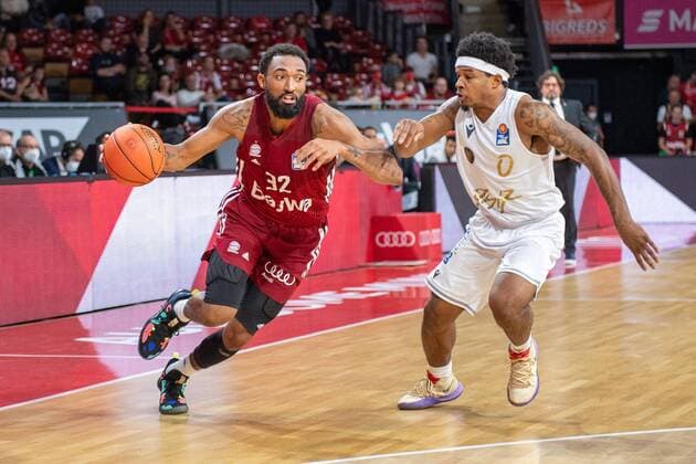 Darrun Hilliard 32 FC Bayern , Tookie Brown 0 Loewen Braunschweig , FC Bayern Basketball vs Loewen Braunschweig, easyCredit BBL, 10 10 2021 Muenchen Bayern Germany Copyright: xkolbert-press UlrichxGamelx