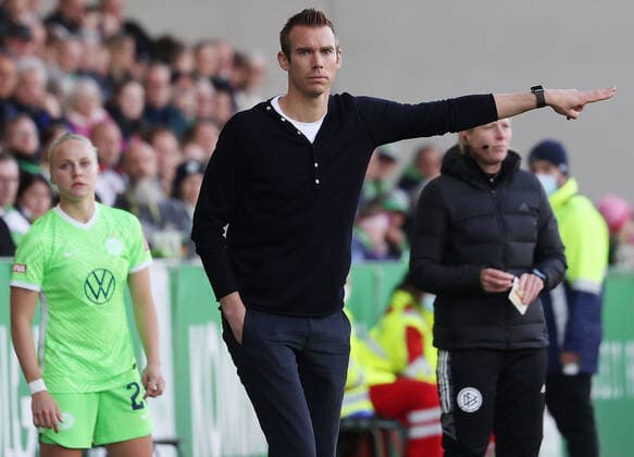 VfL Women vs Cologne Football, Women, Season 21 22, Flyeralarm Bundesliga, Matchday 5, VfL Wolfsburg vs 1 FC Cologne, Picture shows VfL coach Tommy Stroot Wolfsburg