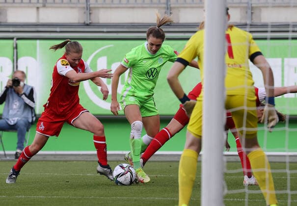 VfL Women vs Cologne Football, Women, Season 21 22, Flyeralarm Bundesliga, Matchday 5, VfL Wolfsburg vs 1 FC Cologne, Picture shows Sandra Starke VfL, 16 Wolfsburg