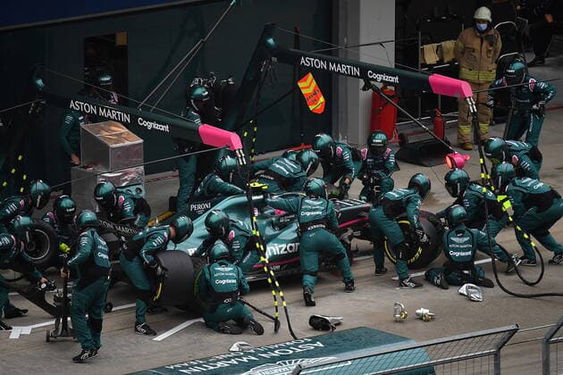 Formula 1 Turkish Grand Prix 2021 10 10 2021, Istanbul Park Circuit, Istanbul, Formula 1 Turkish Grand Prix 2021 ,in the picture pit stop of Sebastian Vettel DEU 5 , Aston Martin Cognizant Formula One Team, he gets slicks on nordphotoxGmbHx xBratic nph00250