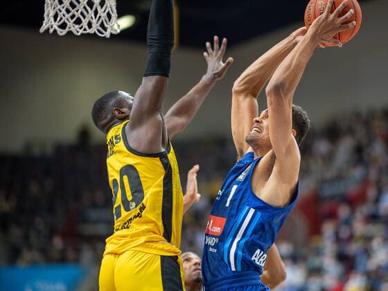 Rawle Alkins MHP Riesen Ludwigsburg, 20 , Oscar DA Silva Alba Berlin, 01 , MHP Riesen vs Alba Berlin, Basketball, Bundesliga, easyCredit BBL, 3 Spieltag, Spielzeit 2021 2022, 10 10 2021, MHP Riesen vs Alba Berlin, Basketball, Bundesliga, easyCredit BBL, 3 Spieltag, Spielzeit 2021 2022, 10 10 2021 Ludwigsburg Copyright: xEibner-Pressefoto SaschaxWaltherx EP_swa