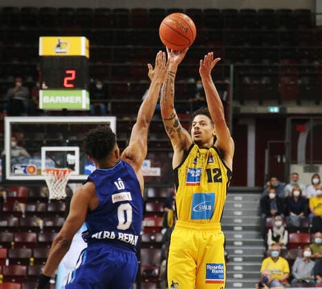 V li Lo Maodo Berlin , Jonah Radebaugh Riesen MHP Riesen Ludwigsburg vs Alba Berlin Basketball Bundesliga 2021 2022 Ludwigsburg , GER, 10 10 2021,