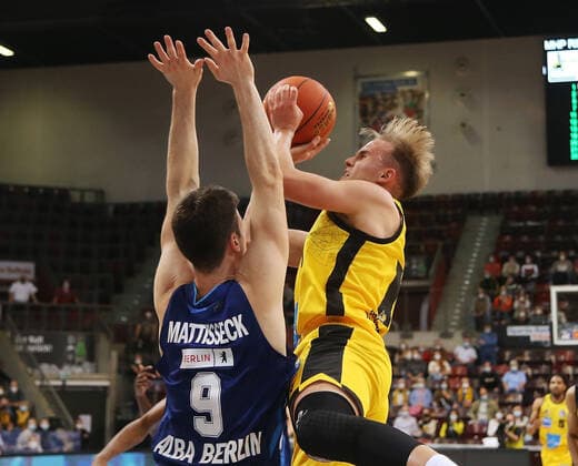 V li Jonas Mattisseck Berlin , Lukas Herzog Riesen MHP Riesen Ludwigsburg vs Alba Berlin Basketball Bundesliga 2021 2022 Ludwigsburg , GER, 10 10 2021,