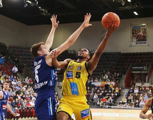 V li Malte Delow Berlin , Justin Simon Riesen MHP Riesen Ludwigsburg vs Alba Berlin Basketball Bundesliga 2021 2022 Ludwigsburg , GER, 10 10 2021,