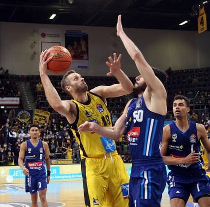 Jonas Wohlfarth Bottermann Riesen , Yovel Zoosmann Berlin MHP Riesen Ludwigsburg vs Alba Berlin Basketball Bundesliga 2021 2022 Ludwigsburg , GER, 10 10 2021,