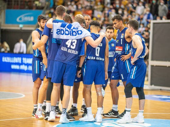 Disappointed Berliners after the game, MHP Riesen vs Alba Berlin, Basketball, Bundesliga, easyCredit BBL, 3 Spieltag, Spielzeit 2021 2022, 10 10 2021, MHP Riesen vs Alba Berlin, Basketball, Bundesliga, easyCredit BBL, 3 Spieltag, Spielzeit 2021 2022, 10 10 2021 Ludwigsburg Copyright: xEibner-Pressefoto SaschaxWaltherx EP_swa