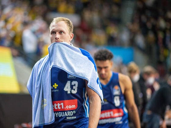 Luke Sikma Alba Berlin, 43 , Maodo Lo Alba Berlin, 00 , MHP Riesen vs Alba Berlin, Basketball, Bundesliga, easyCredit BBL, 3 Spieltag, Spielzeit 2021 2022, 10 10 2021, MHP Riesen vs Alba Berlin, Basketball, Bundesliga, easyCredit BBL, 3 Spieltag, Spielzeit 2021 2022, 10 10 2021 Ludwigsburg Copyright: xEibner-Pressefoto SaschaxWaltherx EP_swa