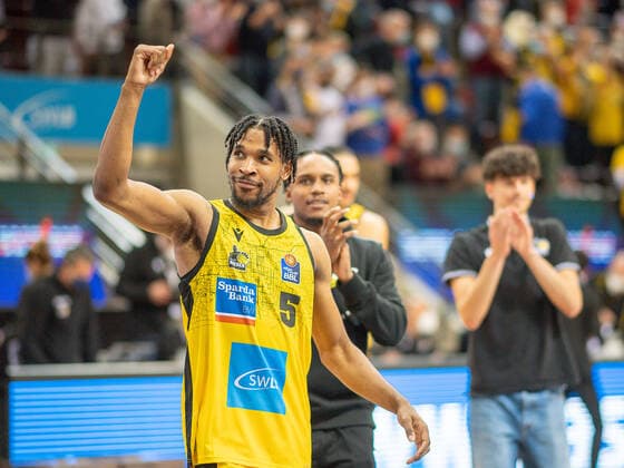 Cheers of Ludwigsburg, Justin Simon MHP Riesen Ludwigsburg, 05 , MHP Riesen vs Alba Berlin, Basketball, Bundesliga, easyCredit BBL, 3 Spieltag, Spielzeit 2021 2022, 10 10 2021, MHP Riesen vs Alba Berlin, Basketball, Bundesliga, easyCredit BBL, 3 Spieltag, Spielzeit 2021 2022, 10 10 2021 Ludwigsburg Copyright: xEibner-Pressefoto SaschaxWaltherx EP_swa